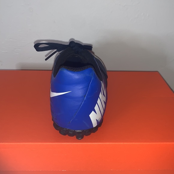 Nike indoor soccer shoes - Picture 3 of 5